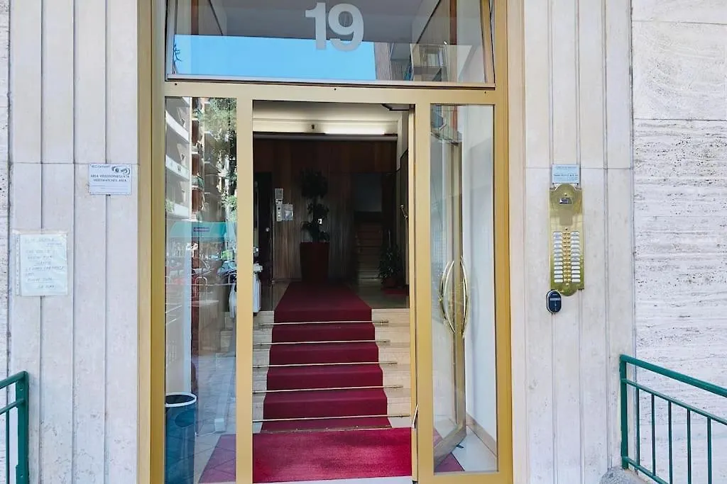 Milano City Life - Charming Central Apt Joie De Vivre דירה מילאנו